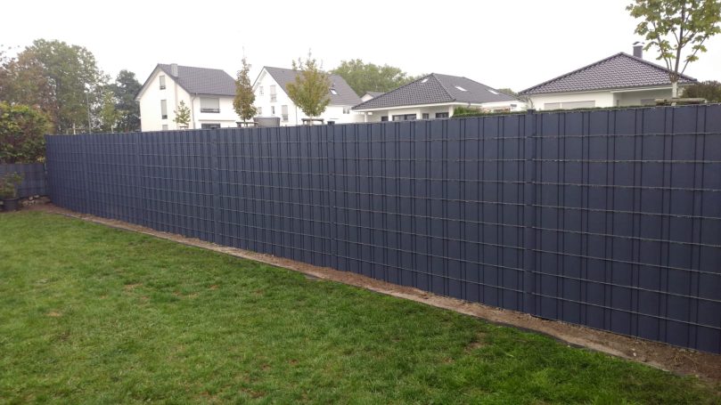 Doppelstabmatten Zaun in Anthrazit mit Sichtschutz 1,80m hoch