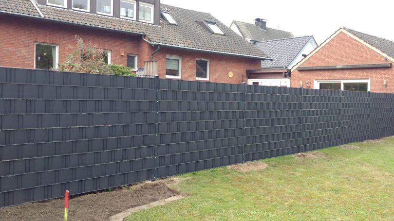 Doppelstabmatten Zaun in Anthrazit mit Sichtschutz 1,80m hoch