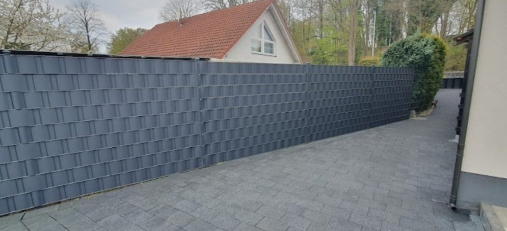 Doppelstabmatten Zaun in Anthrazit mit Sichtschutz 1,80m hoch
